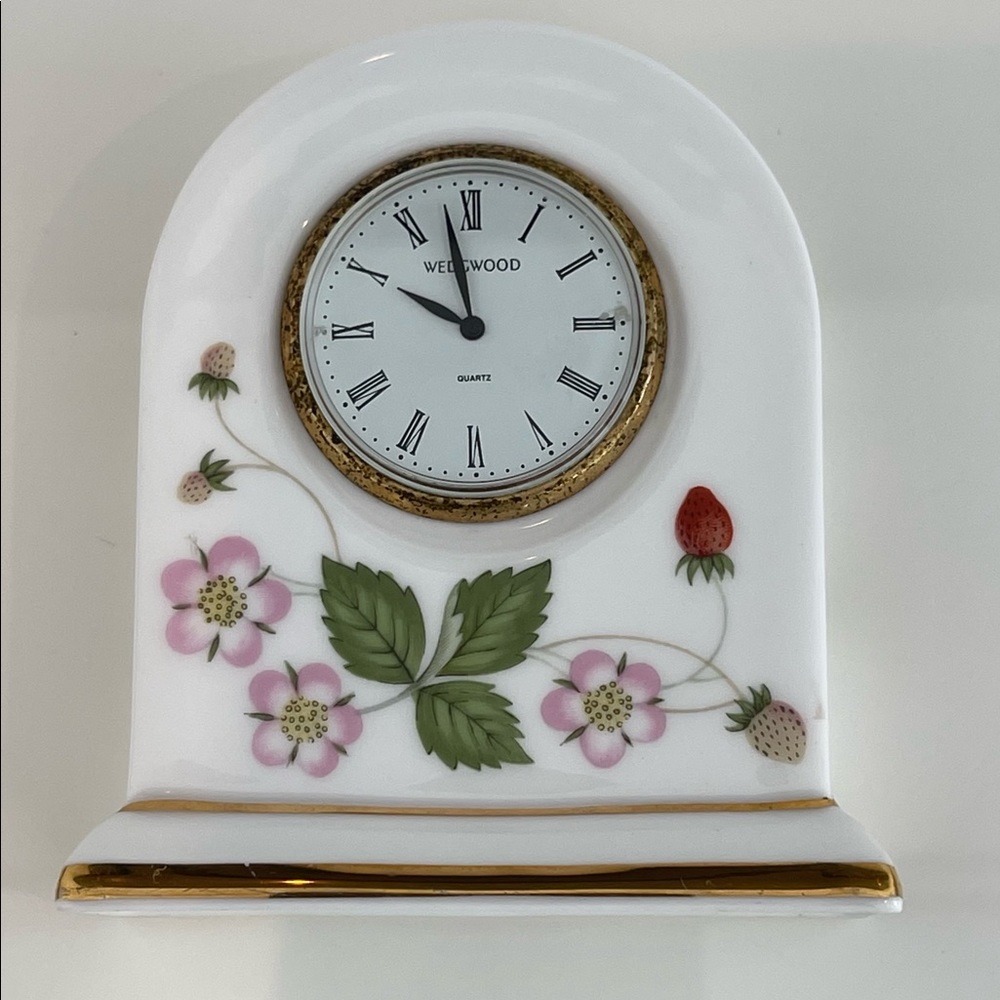 WEDGWOOD WILD STRAWBERRY BONE CHINA BATTERY CLOCK
